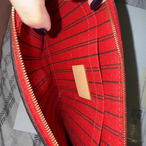 Louis Vuitton wristlet - Picture 3 of 5